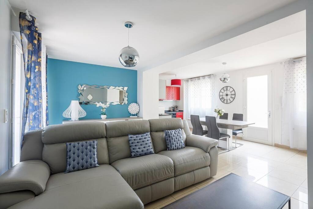 Logement 004 A 300M De La Gare Mantes La Jolie מראה חיצוני תמונה